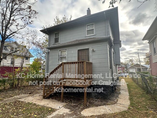 Building Photo - 2002 E 35th St