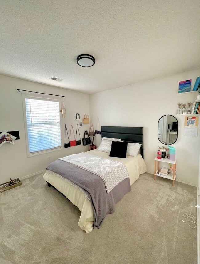 Building Photo - Spacious Home in Prime Manhattan Location ...