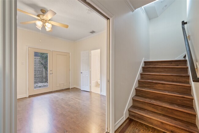 Building Photo - 1515 Hyde Park Blvd