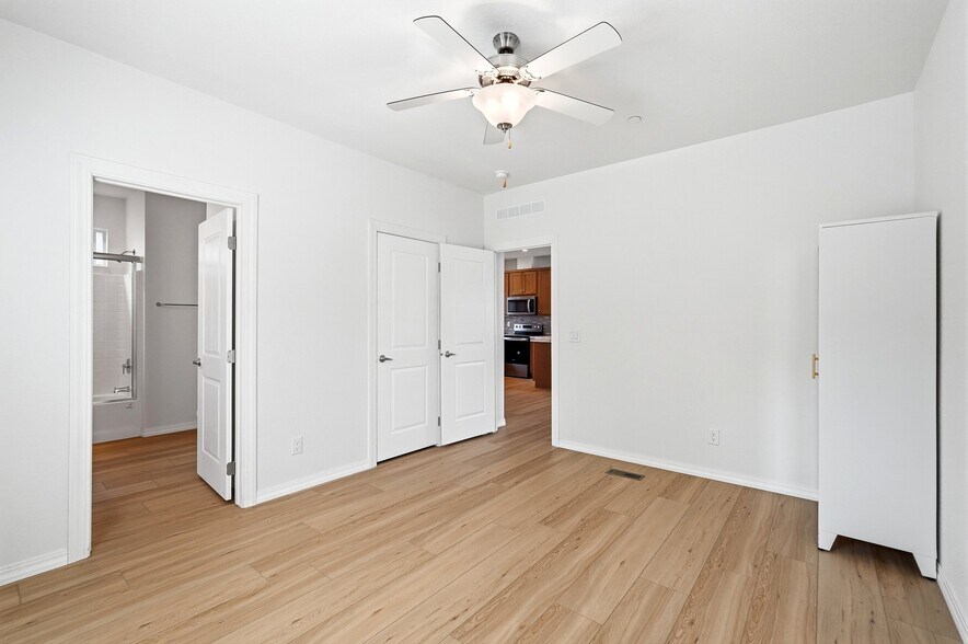 Building Photo - 7317 Kelvin Ave