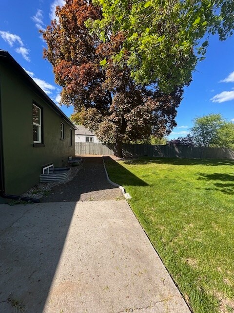 Building Photo - 321 S Bowdish Rd