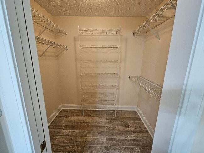 Building Photo - Beautiful 3 bedroom, 2 bath duplex with two car garage. - NO PETS