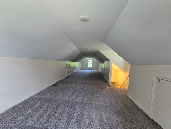 Building Photo - Super, Renovated 3 bed 1 bath! Available Now!