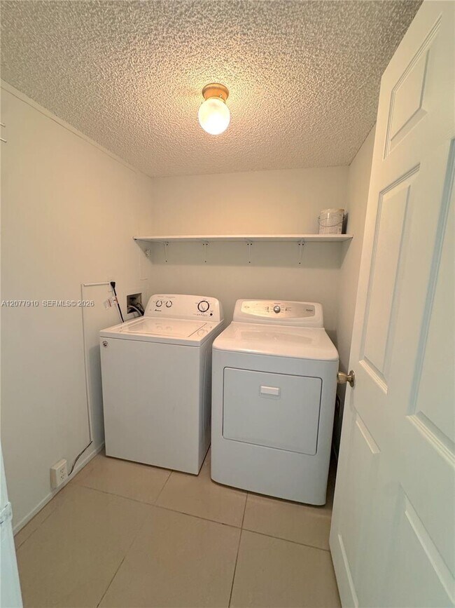 Building Photo - 3280 Coral Lake Ln