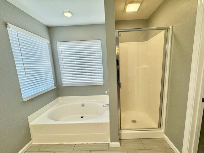 Building Photo - 3 Bedroom, 2.5 Bathroom w/ Bonus Room and 2 Car Garage in McKay's Mill