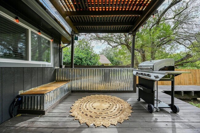 Building Photo - 1807 Krizan Ave