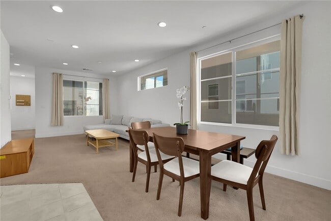 Building Photo - 140 Allusion