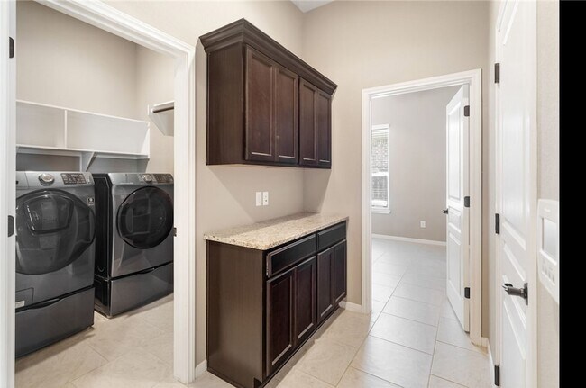 Building Photo - 2528 Kinnersley Ln