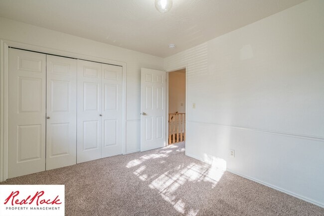 Building Photo - Charming 2 Bedroom Townhome