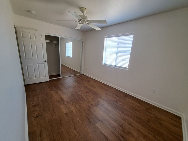 Building Photo - Huge Yard & HVAC!