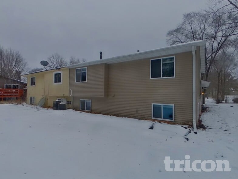 Building Photo - 3200 Jurdy Ct S