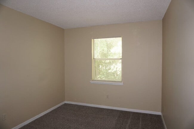 Building Photo - 3/2 Westside Townhome