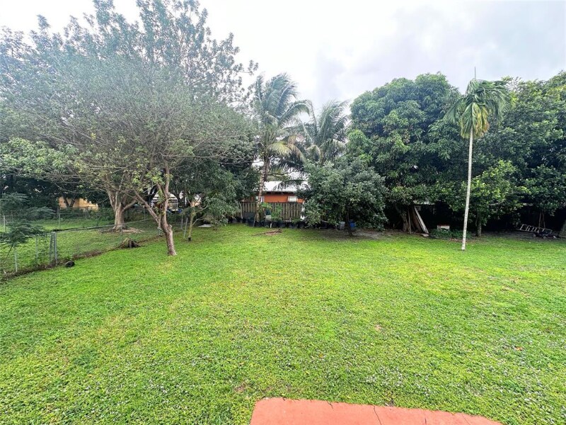 Building Photo - 5620 Pierce St