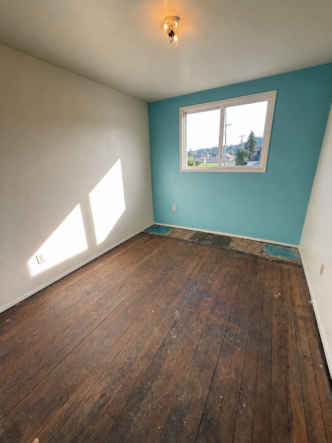 Building Photo - 220 D