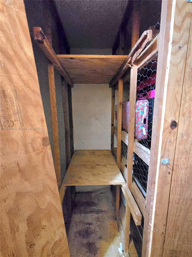 Building Photo - 2500 NE 135th St