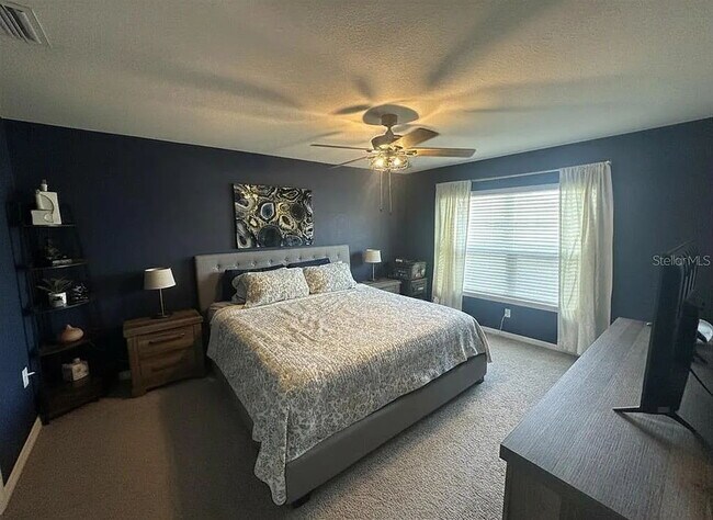 Building Photo - Spacious 4BR in Desirable Deer Path North!