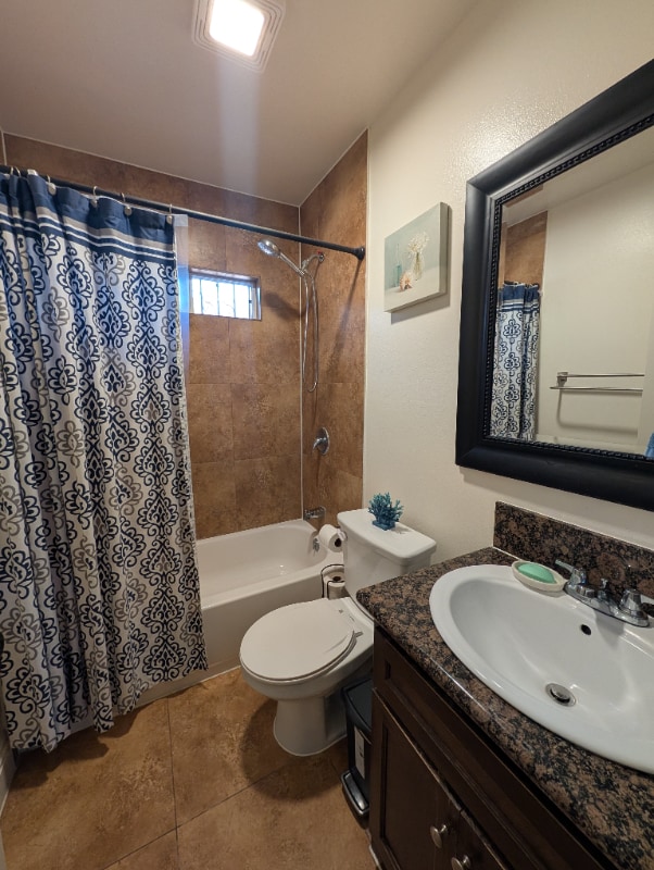 Building Photo - 1907 W Vernon Ave