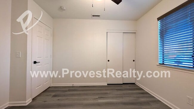 Building Photo - 10790 Sauk Rd