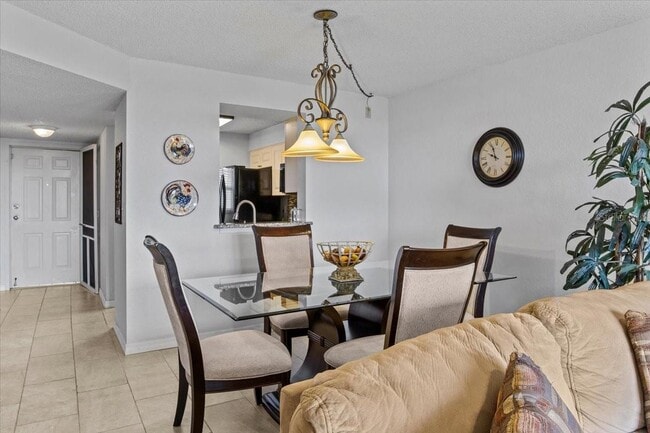 Building Photo - 900 Cove Cay Dr