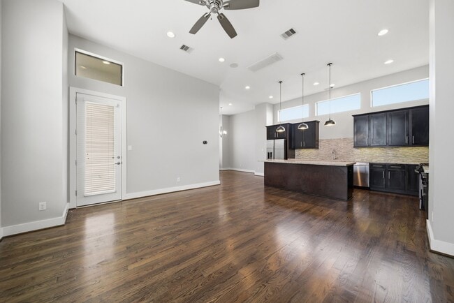 Building Photo - 1814 Thompson St