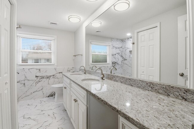 Building Photo - 32901 Blossom Ct