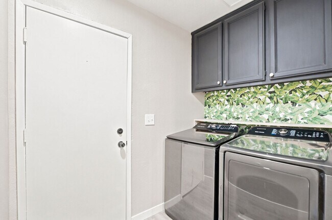 Building Photo - 8034 Fairlands Way