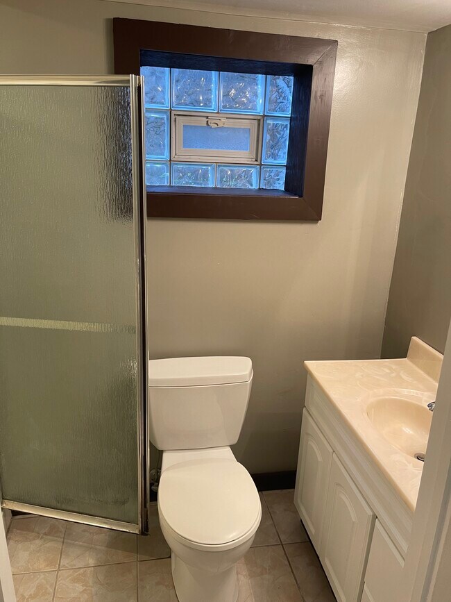 Building Photo - 1428 Fowler Ave