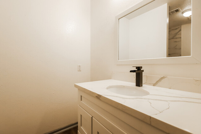 Building Photo - 6615 Brookgate Dr