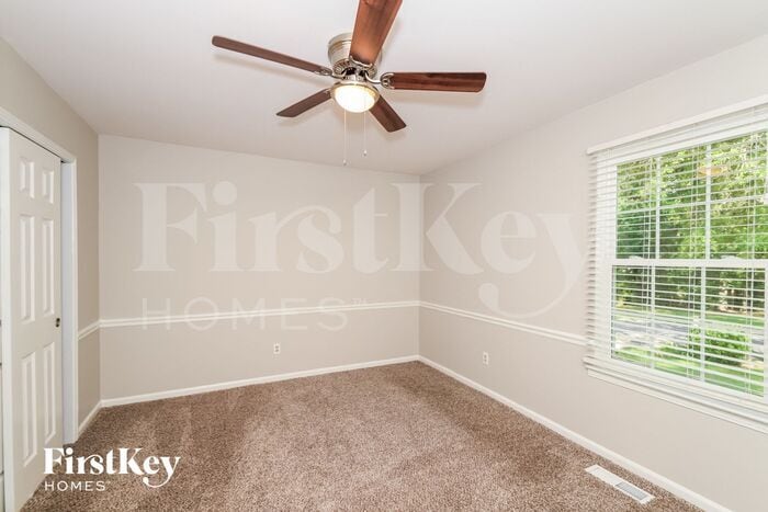 Building Photo - 2207 Vicki Dr