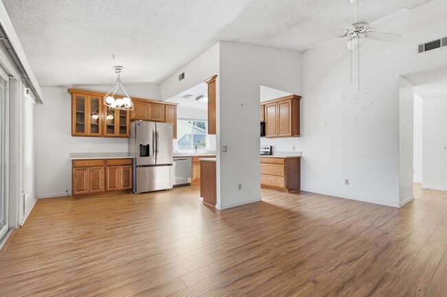 Building Photo - 7113 Mountainside Dr