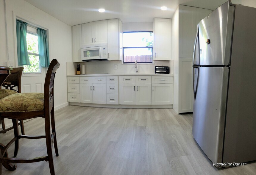 Building Photo - 2241 NE 38th St