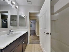 Building Photo - 14221 W Hackamore Dr