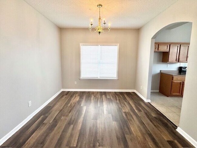 Building Photo - Move In Special! Now Leasing a Recently Re...