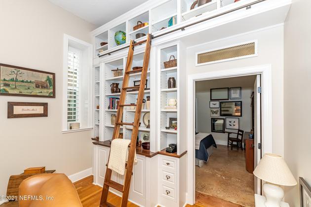 Built-In Bookshelf - 2525 College St