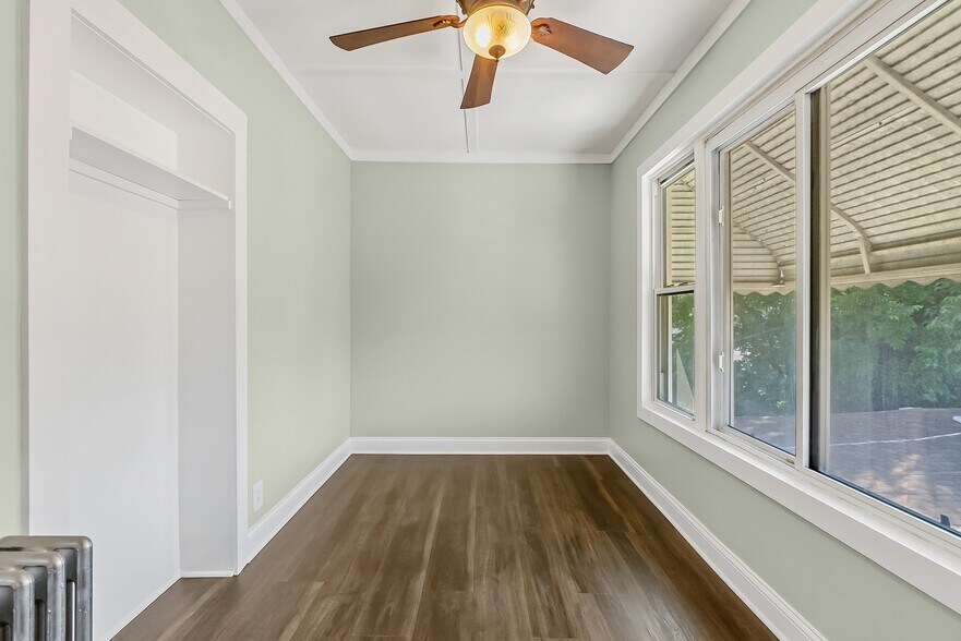 Building Photo - 5742 N Francisco Ave