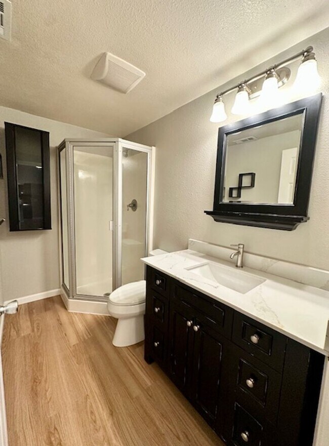 Building Photo - Private cozy rambler in the Issaquah school district