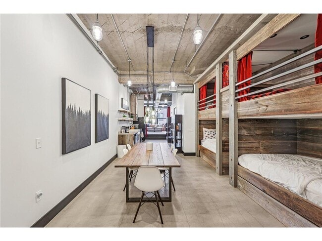 Building Photo - 718 N Washington Ave