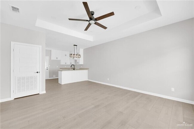 Building Photo - 909 W 13th St