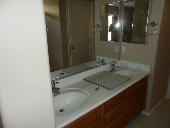 Building Photo - Beautiful 3bd/2ba Home in Gated Community