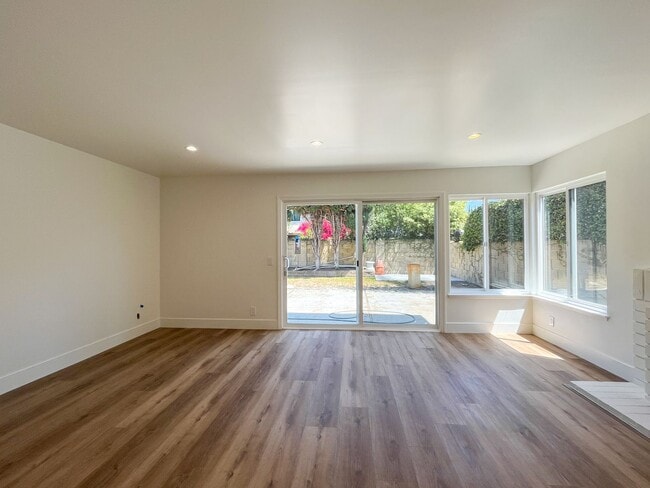Building Photo - 5281 Tattershall Ave