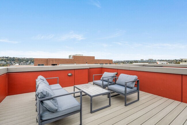 Building Photo - 2319 Franklin Ave E