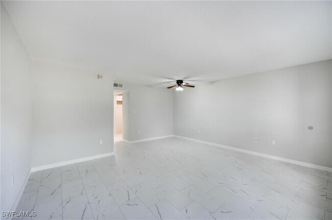 Building Photo - 3225 E Riverside Dr