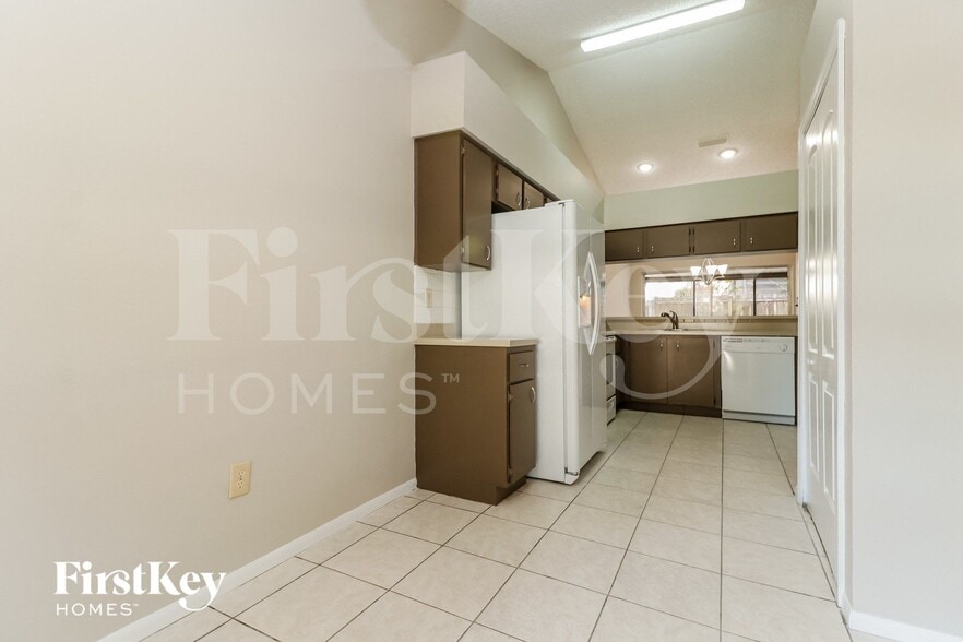 Building Photo - 1423 Mohrlake Dr