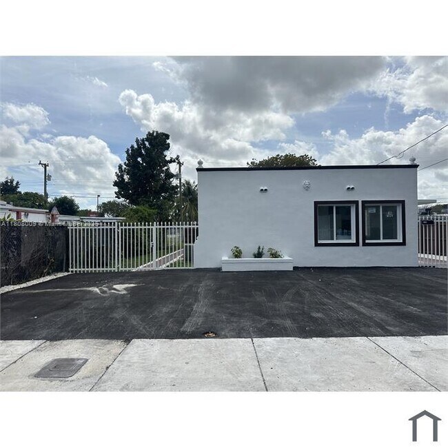 Building Photo - 1136 NW 55th St