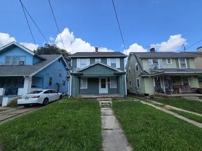 Building Photo - 3 Bedroom House