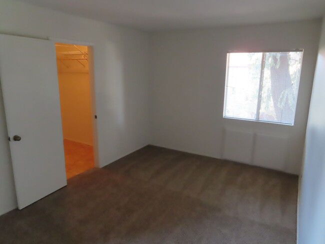 Building Photo - Mission Valley 3 Bedroom Condo