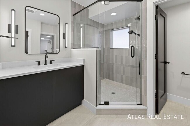 Building Photo - 830 Cherry St