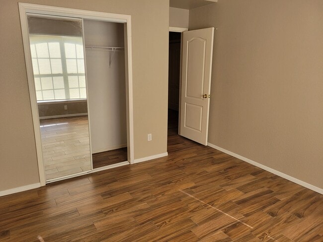 Building Photo - Beautiful 3 bedroom/2 Bath Home!