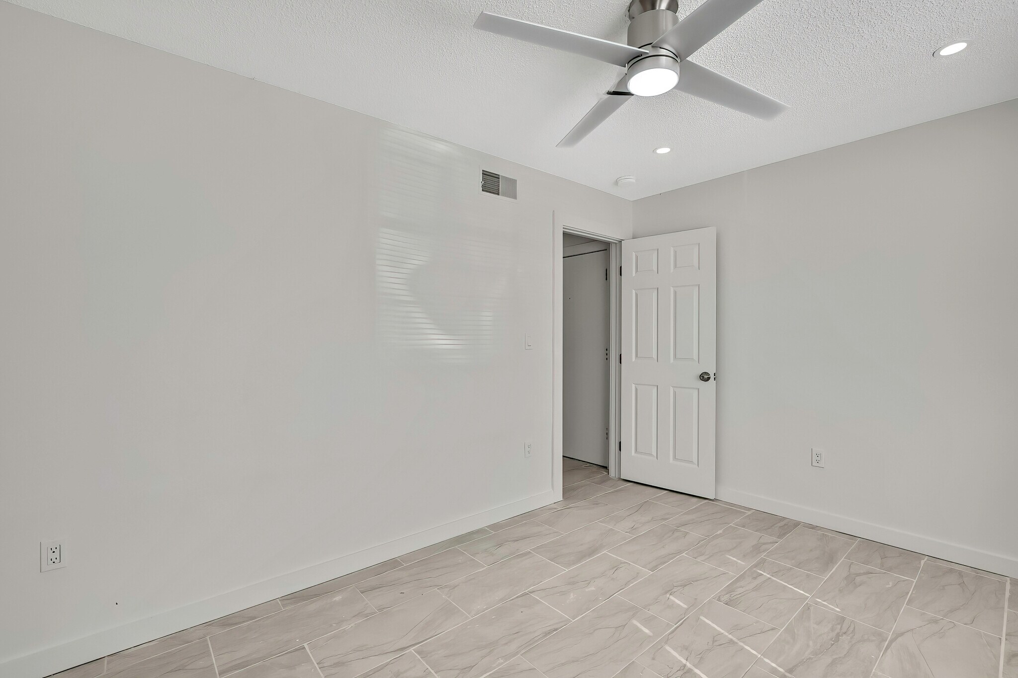 Building Photo - 10981 W Tidewater Cir