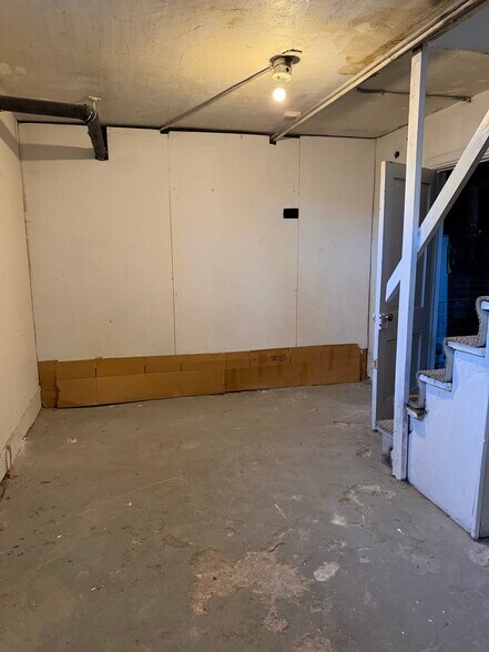 Building Photo - 2933 E 14th Ave